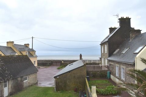 El tranquilo pueblo de Saint Marcouf está situado directamente sobre el mar. Su casa de vacaciones se encuentra en el pueblo, una calle detrás de la carretera de la playa que corre a lo largo de la larga playa. Puedes ver el mar desde el dormitorio p...