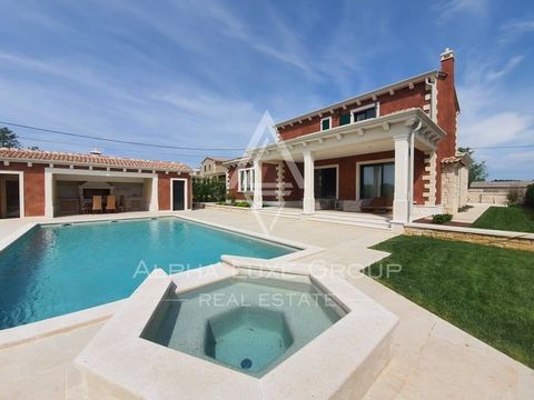 Tinjan has always been a border area town. In the time of the Romans, Attinianum protected the borders of Poreč's ager. Villa has a total area of ​​250 m2 and a Yard of 1057 m2. The villa is decorated and sold fully furnished and equipped with q...