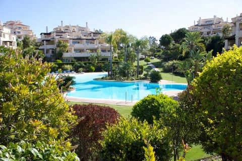 A lovely spacious 1st floor apartment with 2 bedrooms and 2 bathrooms just off the Benahavis road 5 minutes drive away from Puerto Banus, beaches etc. The complex has sauna, gym, gardens, pools (included heated indoor one), security and much more. Th...