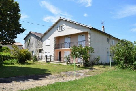 Price negotiable. Housing complex comprising a three-bedroom house with an annex and a large garden, a large workshop, a former brocante with street access that has 4 rooms on both floors and a kitchen, all on 4390m² of land. A good opportunity, whet...