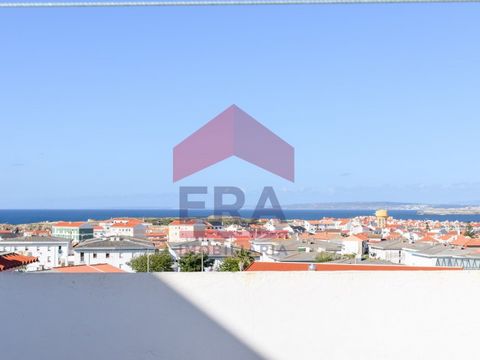 Maisonette-Wohnung mit 5 Schlafzimmern in Peniche. Mit privater Garage. Möbliert und ausgestattet. Vorinstallation der Zentralheizung. Mit zwei Balkonen. Ausgezeichneter Meerblick. Lizenziert als lokale Unterkunft. 1.000 Meter vom Strand entfernt. *D...