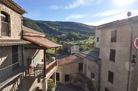 Dpt Alpes de Haute Provence (04), à vendre proche Annot maison de village 6 pièces - 105 m² habitables - 2 caves -