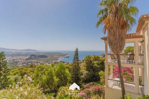 Unique villa in a quiet area of Monte de los Almendros, Salobreña. The property consists of 3 buildings (main villa, guest house and servants’ quarters), has many terraces and balconies decorated by bougainvillea, a patio that forms the nucleus of th...