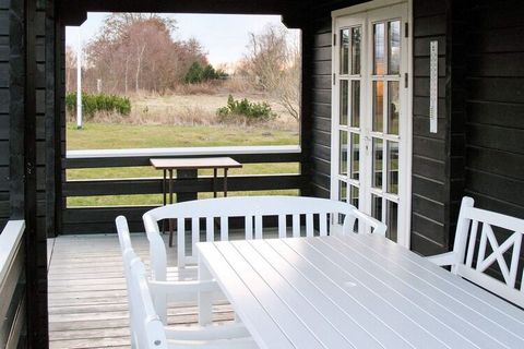 Ferienhaus in Marielyst mit guter Einrichtung und gemütlicher Wohnatmosphäre. Der offene Küchen-/Wohnbereich bildet dabei den Mittelpunkt des Hauses. Im Wohnbereich stehen zur Unterhaltung freies WLAN, TV mit einigen deutschen Sendern sowie ein DVD-S...