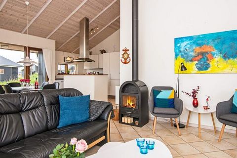 Holiday cottage equipped with all modern amenities for a relaxing holiday. Ideally designed for 1 or 2 families. The house is decorated with bright bedrooms at both ends of the house. Bathroom with whirlpool and sauna and also a guest toilet. There a...