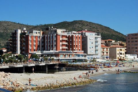 In a top location, right on the beach and not far from the promenade and the pretty old town. Here you enjoy Bathing fun all year round. Either way, the Palm Riviera is exactly the right place for everyone who longs for a holiday with sun, sea and ou...