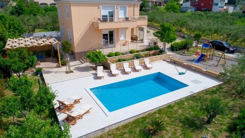 Location: Kastel Sucurac Sea: 1 km City center: 1 km Inside space: 338 m2 Plot size: 1140 m2 Bedrooms: 4 Bathrooms: 4 Air-conditioner Swimming pool: 32 m2 Parking: 8 Pantry Patio Features: - Air Conditioning - Balcony - Dishwasher - Internet - Terrac...
