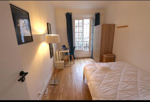 The bedroom has a double bed, desk and chair, wardrobe, shutters and curtains, and is tastefully decorated. Quality bedding (Emma mattress + pillow + duvet provided). The room is located in a beautiful 120m2 flat (6 bedrooms, 2 bathrooms, separate to...