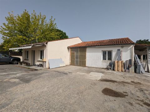 Come and discover exclusively this interesting premises for artisanal use with great potential. It consists of two permanent buildings (traditional constructions) and a large parking lot all around, for a total plot area of 1881m2. The whole is a bui...