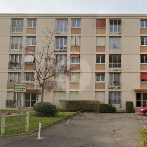 L'agence King Immobilier Paris 15ème, vous propose, dans une jolie copropriété parfaitement entretenue, cet appartement de 4 pièces de 62 m2. L'appartement se trouve au calme avec vue sur le parc de la résidence. C'est une résidence bien gérée dont l...
