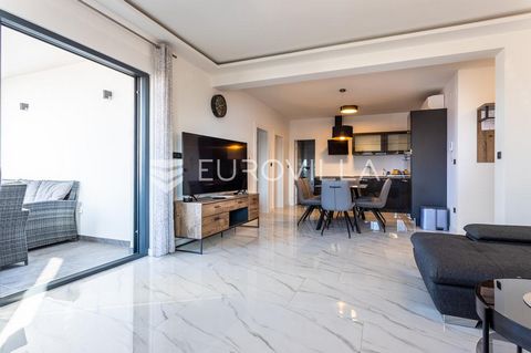 Vodice, Srima, a furnished, comfortable three-room apartment with a roof terrace and a beautiful panoramic view of the sea is for sale. It is located on the second floor of a building 50 meters from the sea. Apartment S3 has a total area of 95 m2 and...