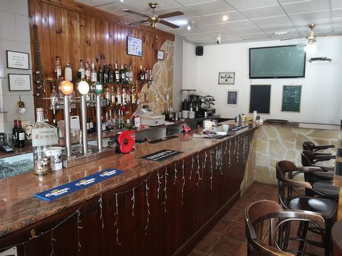 For leasing o purchase a great Bar/Restaurant in a prime location in Jávea. A few minutes walk from the Arenal beach and next to all the services.200m2 renovated in recent years in accordance with current local regulations with three-phase power and ...