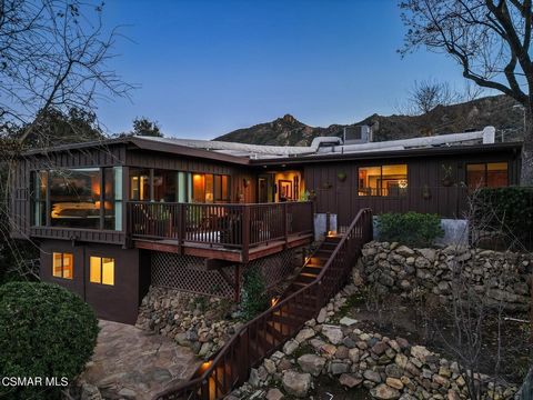 Stunning remodel with towering views overlooking Malibou Lake and Sugarloaf mtn. This treetop wonder has a wide open plan with a fully remodeled kitchen featuring rainforest granite countertops, live edge Walnut breakfast bar, custom cabinetry and Vi...