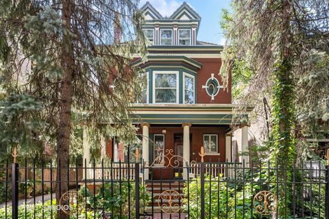 Cozy Urban Retreat in the Heart of Lakeview! Nestled in the vibrant East Lakeview neighborhood of Chicago, this charming Historic 125-year-old Brick Victorian offers a unique blend of urban convenience and tranquil living. With its prime location, an...