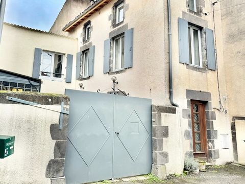 Dpt Puy de Dôme (63), à vendre NOHANENT maison de ville en pierre P6 rénovée avec cour