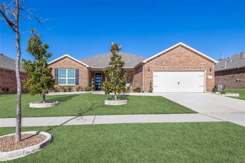 Welcome home to this Pulte built, like new home in highly sought after Frisco Lakes Golf and Resort Adult Community. This home offers a 2 bed, 2 full bath and 1 half bath. There is also 2 additional flex spaces that can provide an array of possibilit...