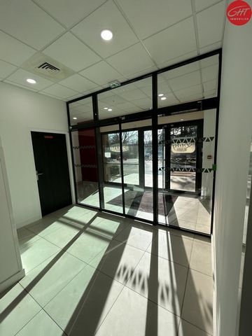 Venez découvrir sur le secteur de Trepillot/ Tilleroyes dans l’immeuble « Konect » une cellule commerciale (bureau) de 275.38 m2 aux deuxièmes étages ,disponibles immédiatement. Cette cellule est livrée avec un compteur EDF, des cloisons phoniques co...