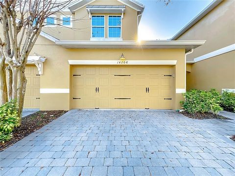 *PRICE IMPROVEMENT** Come watch the DISNEY Fireworks from this beautiful 3 bedroom/2.5 bathroom townhome in the Oasis Cove community in Windermere, FL. Pride of ownership abounds as you enter this well maintained home, with its open concept floor pla...