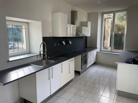 A type 3 apartment on the ground floor with an area of 88.25 m2, comprising on the ground floor a living room, a kitchen. On the lower level you will find two bedrooms, a bathroom and a toilet with washbasin. The exterior includes a terrace, an out-o...
