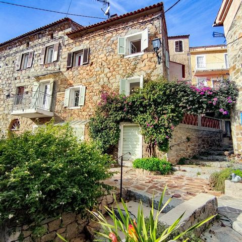 De Bon'Appart presenteert u graag uitsluitend op 20 minuten van Ajaccio, in de stad Valle Di Mezzana, een charmant dorpshuis type F3 van 70m2 met een onafhankelijke studio van 20m2 en een kelder van 11 m2. Tussen moderniteit en tradities, dit huis is...