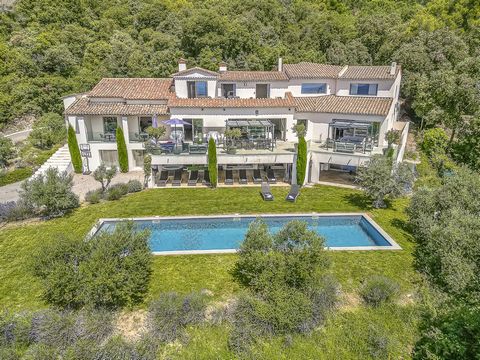 Just a stone's throw from Cannes, in the authentic, unspoiled village of Cabris, discover this unique property with exceptional panoramic views over the sea, the Lerins islands and the bay of Villefranche, nestled into the lush green hillside. The vi...