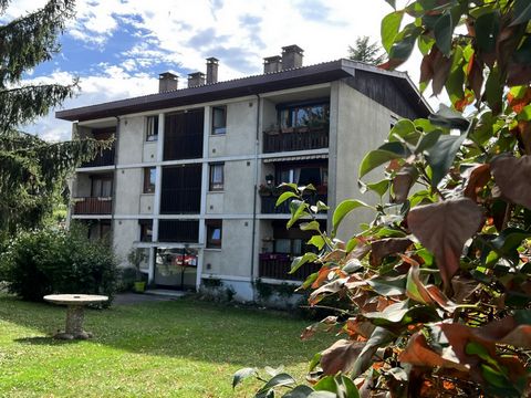 ANNECY delegated municipality of Cran Gevrier, residential area near the bus stop line 3 and access to the A41 . We offer a 3-room apartment of 63 m2 with 2 balconies and a large cellar of 16 m2. Located on the raised garden level, this apartment ben...
