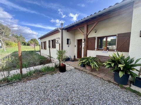 EXCLUSIVE TO BEAUX VILLAGES! Welcome to this delightful detached property nestled on the outskirts of a popular village of the Razès, boasting generous accommodation in an idyllic setting with views of the countryside and lake beyond. Inside you'll f...
