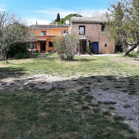 Located in a small hamlet near Saint Saturnin les Apt, old house to renovate of 200 M2 on a plot of 1000 M2 with trees, completely enclosed and nice patio. Independent studio with terrace and small garden. The area is buildable and can be used for sw...