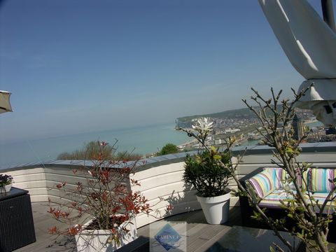 Architect's house, located in a green setting halfway up the cliff. The Villa offers an exceptional view of the sea and the city, 200 meters from the funicular that takes you to: casino, port, beach (250m walk), city center, Terrace of 80m2 on the ro...