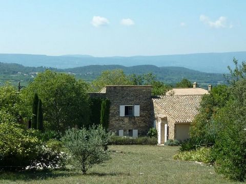 About 2 km from all shops, on the outskirts of a charming hamlet, benefiting from a plot of 4200 m2 with a beautiful swimming pool area offering an unobstructed view of the luberon... This old house offers about 187 m2 of living space composed of a l...