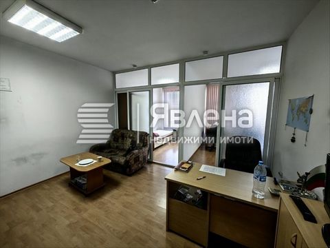 Yavlena offers for sale an office on the first floor of an office building facing a main boulevard in the area of the bus station. The office consists of three separate rooms, kitchenette and bathroom located on an area of 45.37 sq.m. The office is i...