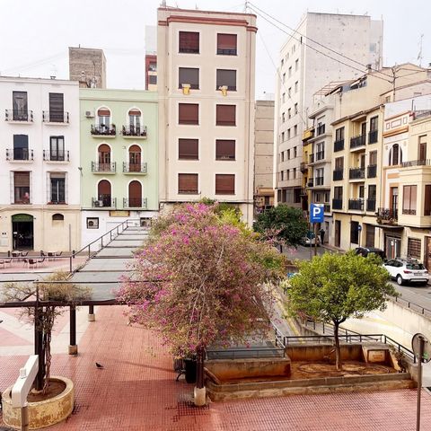 Elite Home real estate offers you this great opportunity to have meters in the center of the city.~Next to Avd. Rey Don Jaime you have the opportunity to start your activity.~~This property has 2 access doors, since there are 2 mezzanines with the po...