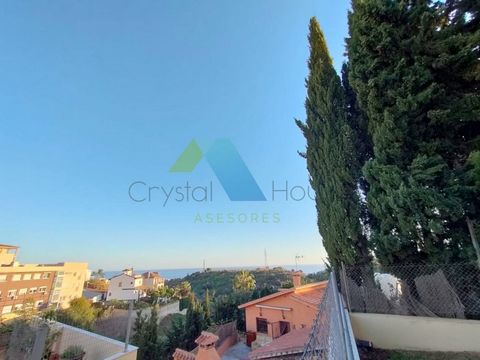 Total surface area 140 m², flat usable floor area 139 m², single bedrooms: 2, double bedrooms: 2, 3 bathrooms, air conditioning (a/c pre instalado), age between 20 and 30 years, built-in wardrobes, lift, ext. woodwork (climalit doble), kitchen, dinin...