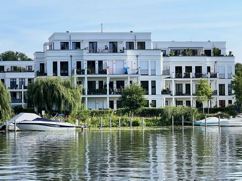 Welcome to this unique Müggelsee penthouse that represents the pinnacle of luxury living. This penthouse maisonette not only combines an optimal floor plan with a multitude of amenities, but also offers a direct location on the water. The generous 16...
