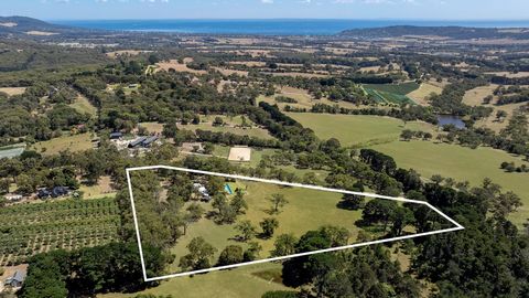 Indulge in the pinnacle of hinterland living with this extraordinary 12-acre (approx.) property, an oasis of luxury and tranquillity just ten minutes from both bay and surf beaches. Nestled in the heart of this coveted region, opposite Elgee Park, th...