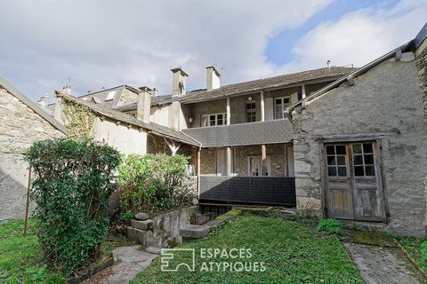 This charming house, nestled in the heart of the picturesque mountain village of Laruns, is ideally located, at the foot of the ski resorts and close to the Spanish border. This historic residence, probably dating from the early 19th century, extends...