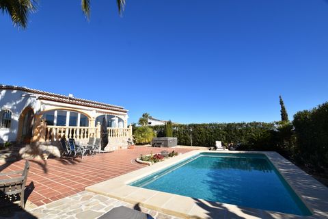 This fantastic 3 bedroom, 2 bathroom detached villa, is situated on Les Fonts urbanisation in Benitachell, only a 14-minute drive to Javea or Moraira. The property is all on one level on a large 782m2 fully enclosed plot, offering complete privacy. I...