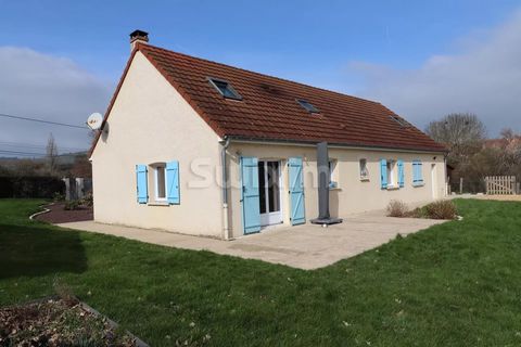 Ref 67875PM - Exclusive Quiet house with a very clear view. A6 motorway 15 minutes away and TGV station 10 minutes away. Close to shops. On the ground floor, 1 new fitted kitchen open to the living/dining room, 1 laundry room, 2 bedrooms, 1 bathroom ...