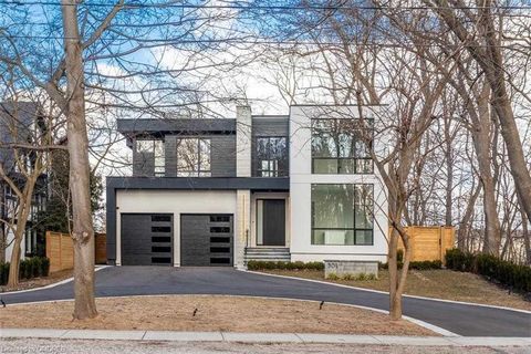 Contemporary brand new custom home sit on a private 75 by 141 ft lot surrounded by mature trees. Sun-filled 4+1 bedrooms / 5+1 washrooms, over 3800 sq ft plus a fully finished walk-up basement. Meticulously built by Scott Ryan and luxuriously designe...