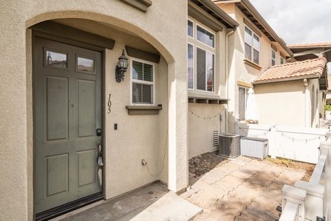 Welcome to Willow Haven, a beautifully maintained gated community close to shopping, restaurants, hospitals, and freeways. This multilevel town home has much to offer! There is a brand new remodeled kitchen with quartz counter tops and newer applianc...