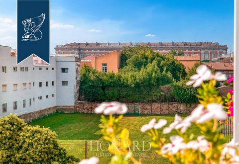 In Caserta, a beautiful city of the campaign, a boutique hotel with an area of ​​680 square meters is sold. m with a terrace that goes out of Regina Di Caserta. Located in the historical center, this city is famous for its royal palace and culinary d...
