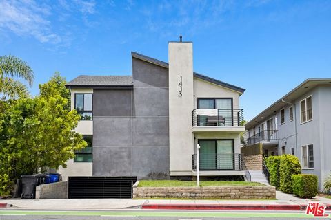 Elegantly nestled in the heart of Prime Santa Monica, these sophisticated 3+3 condominiums exude contemporary charm and luxury living. Meticulously redesigned, the condominium project showcases a seamless fusion of sleek updates and refined design, e...