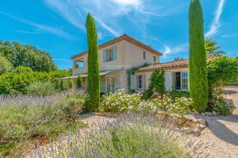 Falling for something !!! Ideally located, within walking distance of the village of La Colle sur Loup, this charming Provençal villa with a bastide spirit will seduce you with its undeniable charm, its breathtaking view of the village of St Paul de ...