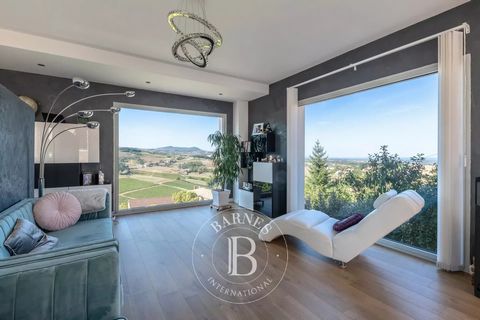 THEIZE - Contemporary house - Set in the heart of the Beaujolais region and surrounded by greenery, in a peaceful setting, this contemporary family home has been carefully decorated and fitted out to a high standard. Privacy and exceptional views. It...
