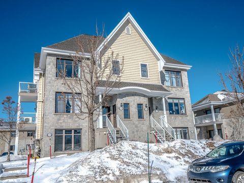 In the heart of Lebourgneuf, a dynamic family area! This building dating from 2009, mainly made of bricks, and having been well maintained, includes 6 units on 3 floors. This condo is located on the ground floor, it offers 2 good-sized bedrooms and a...