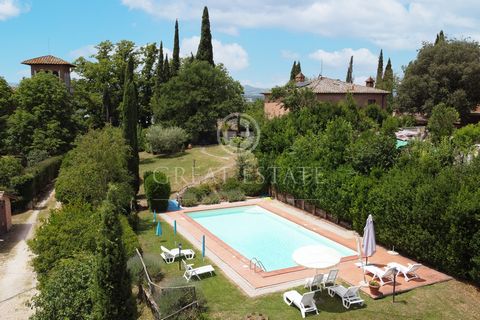 In the incredible landscape context of the Umbrian countryside, inside the Borgo dell'Oasi sul Lago, a beautiful property used as a tourist accommodation business, Casale delle Costellazioni of approximately 200 sqm, was completely renovated in 2002 ...