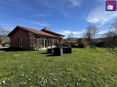 LA BARGUILLERE Come and discover this detached house with a large wooded park located in the heart of the Barguillere Valley. It consists of a living room with open kitchen, three bedrooms, a veranda. Ideal setting with its 7000 m² of land, facing so...