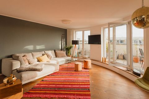 Lovely furnished apartment in a modern building with view to Rummelsburger Bucht. There is a huge open living, dining, kitchen space, one bedroom, a room, that is currently used as an office, but could also be used as a guest room (bed can be added o...
