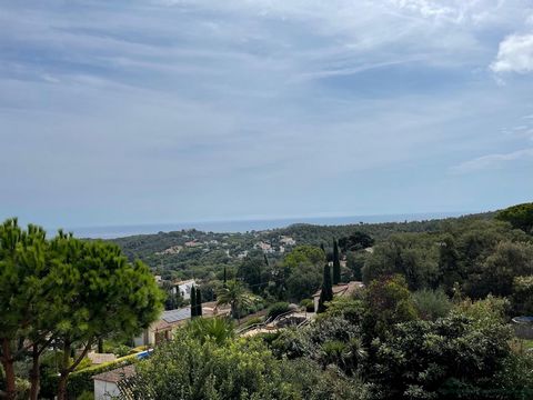 Large house with sea views, pool and garage. Quiet urbanization in Playa de Aro. Ref: 5067. Built: 526 m². Plot: 845 m². Very large rustic/classic style house on two floors with basement at garden level and swimming pool. Built in 1988 and renovated ...