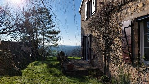 70210 Montdoré, rural village sought after for its tranquility and breathtaking views of the countryside and forest, all shops 2 km away, nursery, school, college Detached house of 120 m² of living space, in stone, offering beautiful old materials, f...